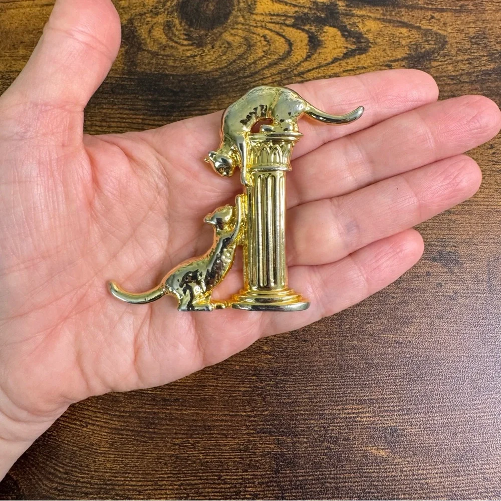 Gold Tone Cat Brooch with Column Design Playful Playing Figural - Picture 9 of 10